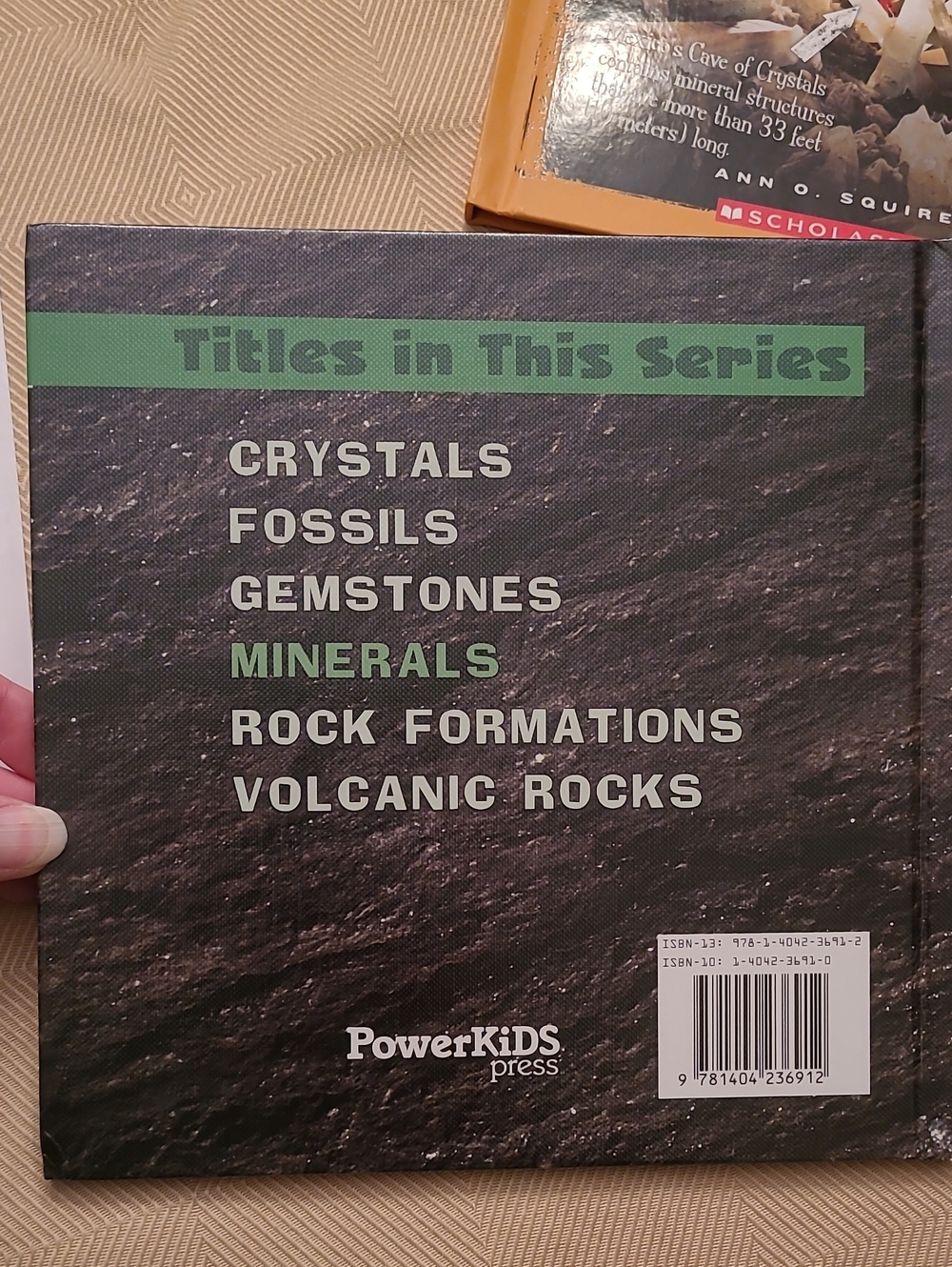 NEW 4 Book Set Rocks And Minerals - Picture 4 of 13